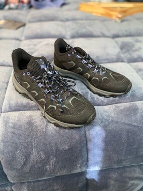 Women's Black Athletic Trail Sneakers with Subtle Gray Accents